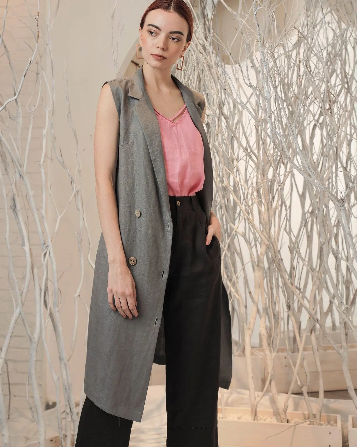 Beth Sleeveless Linen Blazer