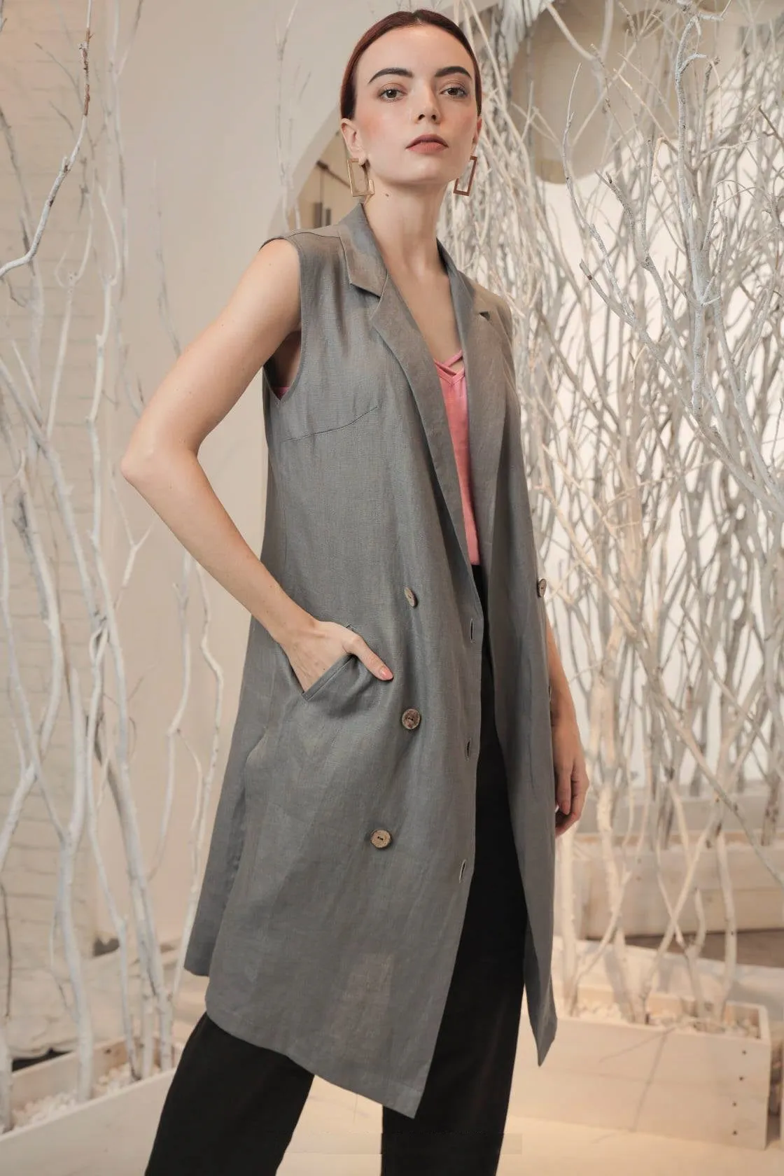 Beth Sleeveless Linen Blazer